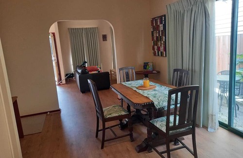 Geelong West Haus | Cosy apartment located close to shops, restaurants and Geelong CBD