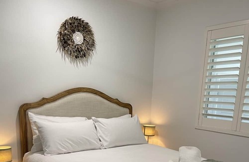 Blayney Haus | The Albion - Light & Cosy