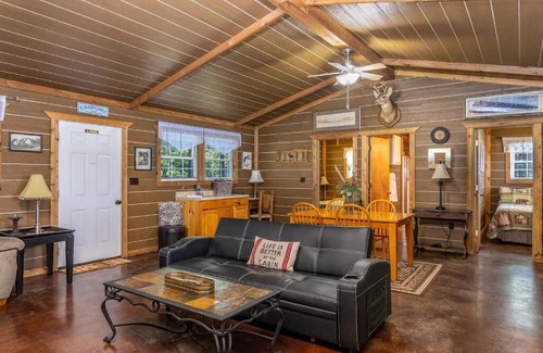 Cleora Kabine | The Egret Cabin - Accommodates 6 Guests