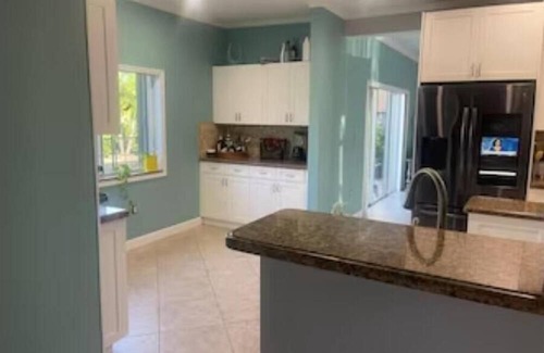 Country Walk Haus | Super Clean, Luxurious 6 Bedroom Home