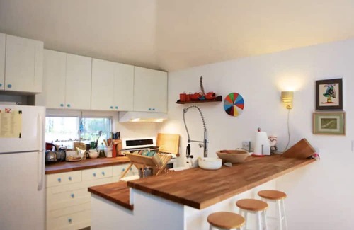 Clearwater Beach Haus | Sun Drenched East Hampton Springs Retreat with Private Beach Pass