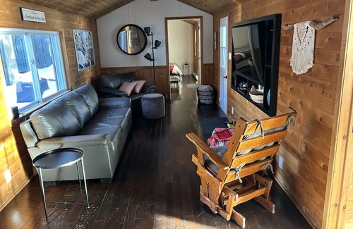 Whitewater Region Hütte | 1 hour west of Ottawa Family friendly Private Nearby amenities Sleeps up to 10
