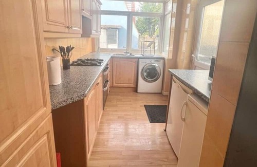 Lea Bridge Haus | Pair Paradise Haven - Double room