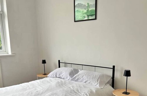 Lea Bridge Haus | Pair Paradise Haven - Double room