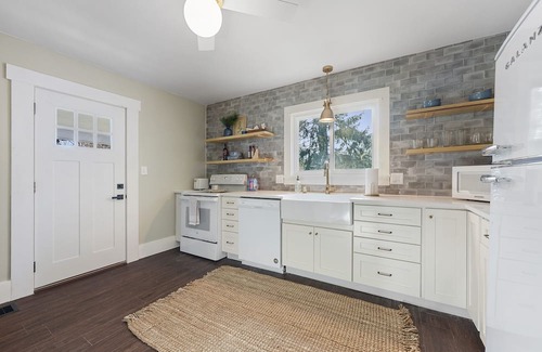 Mount Vernon Bed & Breakfast | The Bluebell Inn - 8 minutes to Kenyon, 5 minutes to MVNU. Gracious Hospitality.