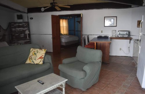 Placencia Wohnung | Nautical Inn 1-Spacious Bungalow on the Beach-Pool