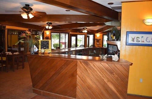 Placencia Wohnung | Nautical Inn 1-Spacious Bungalow on the Beach-Pool
