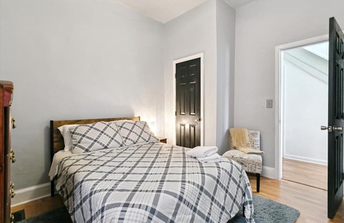 Central Newport News Wohnung | This duplex is a 1 bedroom(s), 1 bathrooms, located in Newport News, VA.
