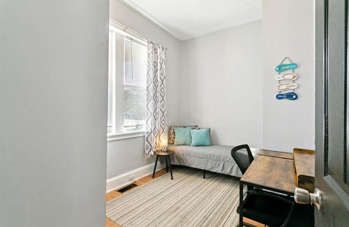 Central Newport News Wohnung | This duplex is a 1 bedroom(s), 1 bathrooms, located in Newport News, VA.