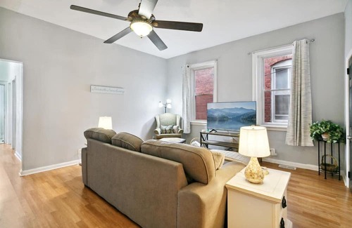 Central Newport News Wohnung | This duplex is a 1 bedroom(s), 1 bathrooms, located in Newport News, VA.