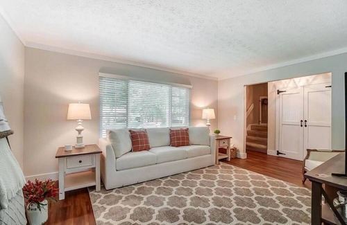 Dublin Haus | Family & Friends, 5BR 3BA Home Near Zoo , 10 min to OSU Downtown