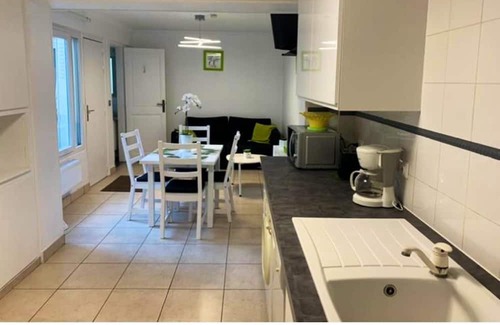 La Courneuve Haus | Homerez - Nice house for 4 ppl. with garden and terrace at La Courneuve