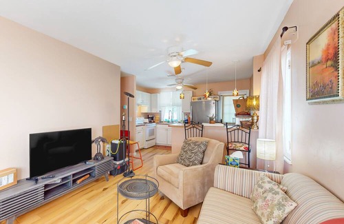 Gillespie Park Hütte | Charming dog-friendly cottage with patio & home office - near golf & the beach