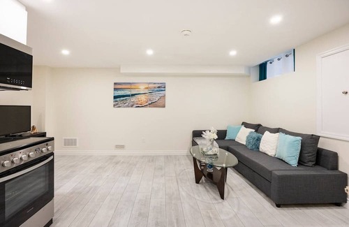 Newmarket Haus | New Private & Clean Suite in Newmarket, ON