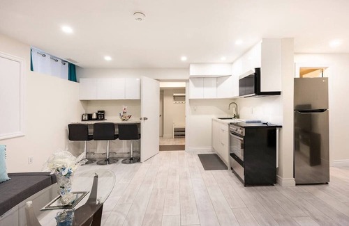 Newmarket Haus | New Private & Clean Suite in Newmarket, ON