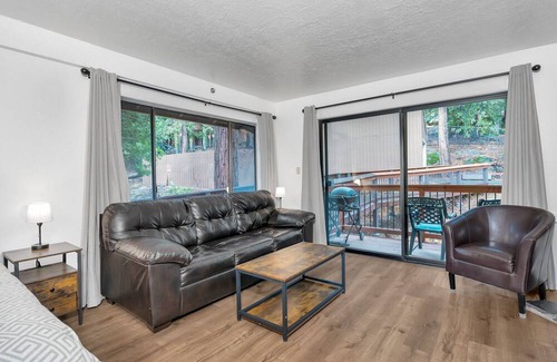 Yosemite National Park Eigentumswohnung | Capitan’s Corner – Unbeatable Location! Studio Condo Within Yosemite!