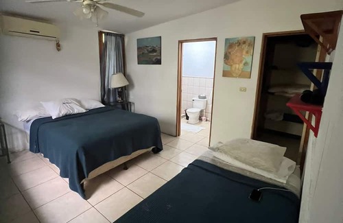 Santa Cruz Sonstige | Spacious rustic lakefront house overlooking Maderas volcano