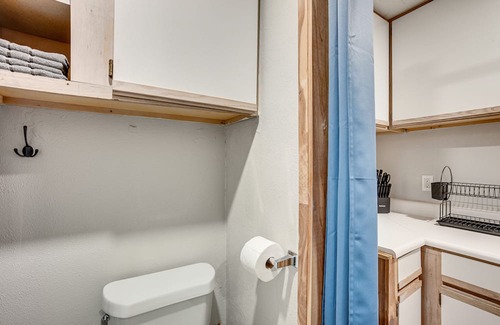 Willis Wohnung | Texas Tiny Home w/ Community Pool & Lake Access!