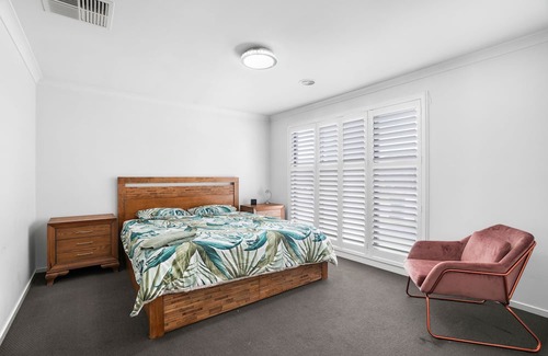 Truganina Haus | Spacious House @Truganina WIFI available 2.5km from Local Shopping Centre