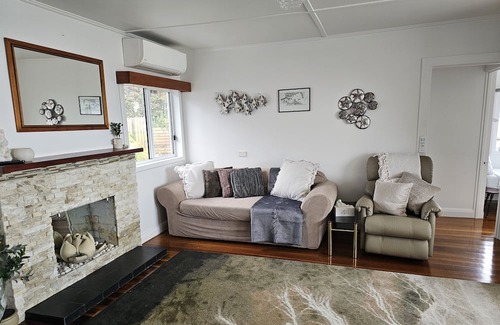 Dover Haus | Comfortable Modern Home on Absolute Waterfront with stunning views