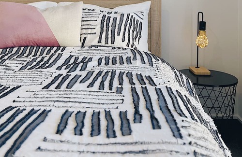 Kaleen Haus | Stylish, Comfy Family Home & Pet Friendly with Large Garden