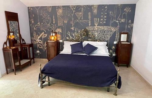 Corigliano D'Otranto Haus | Holiday Home 'Dependance Paloma' with Shared Pool, Wi-Fi and Air Conditioning