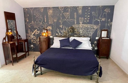 Corigliano D'Otranto Haus | Holiday Home 'Dependance Paloma' with Shared Pool, Wi-Fi and Air Conditioning