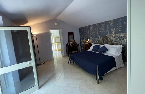 Corigliano D'Otranto Haus | Holiday Home 'Dependance Paloma' with Shared Pool, Wi-Fi and Air Conditioning