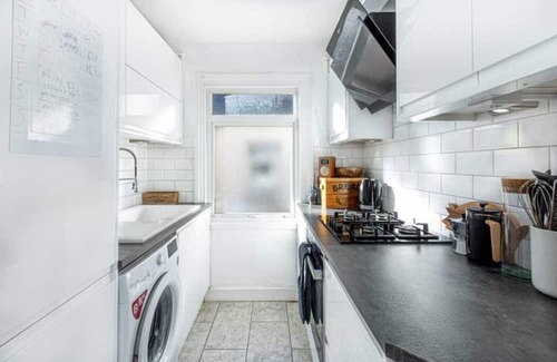 Hoe Street Wohnung | Vibrant 2BR Flat in Walthamstow, 5 min to Tube