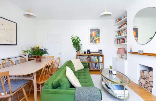 Hoe Street Wohnung | Vibrant 2BR Flat in Walthamstow, 5 min to Tube
