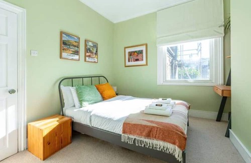 Hoe Street Wohnung | Vibrant 2BR Flat in Walthamstow, 5 min to Tube