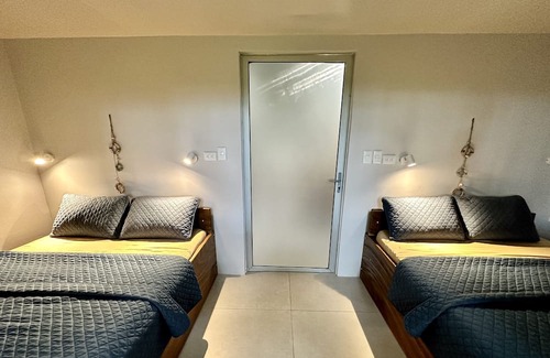 Penjamo Haus | Forest Hideaway: Container Retreat with Private Pool. Pet friendly!