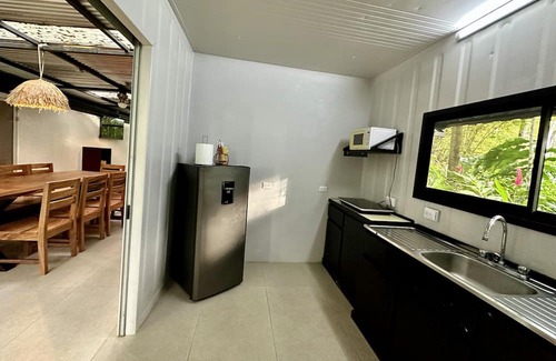 Penjamo Haus | Forest Hideaway: Container Retreat with Private Pool. Pet friendly!
