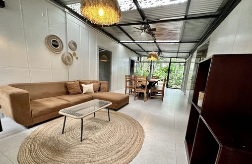 Penjamo Haus | Forest Hideaway: Container Retreat with Private Pool. Pet friendly!