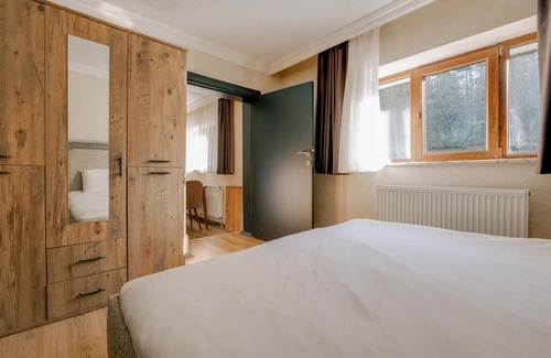 Tosya Haus | Idyllic Retreat in Lakeside Complex in Dipsiz Lake