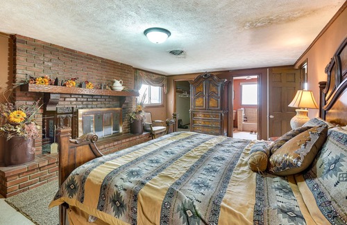 Hutchinson Haus | Hutchinson Home w/ Pond Access - 3 Mi to Town!