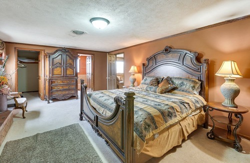 Hutchinson Haus | Hutchinson Home w/ Pond Access - 3 Mi to Town!