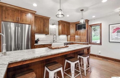 Howard Haus | Comfortable Lakefront Home with beautiful dock on Apple Valley Lake, Ohio.