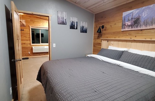 Rea Kabine | Hardrock 50 - # 13 Rustic cabin retreat in the heart of adventure country.