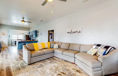 Enterprise Haus | In the Heart of Enterprise,12 minutes from Fort Novosel Enterprise Gate