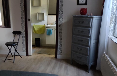 Boisredon Haus | Holiday Home 'La Font Des Ânes' with Lake View, Wi-Fi and Air Conditioning