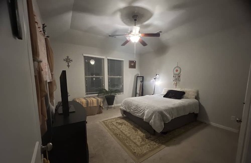 Spring Hill Haus | Professional Short Term Rental! Close to everything in Spring Hill! Pet Friendly