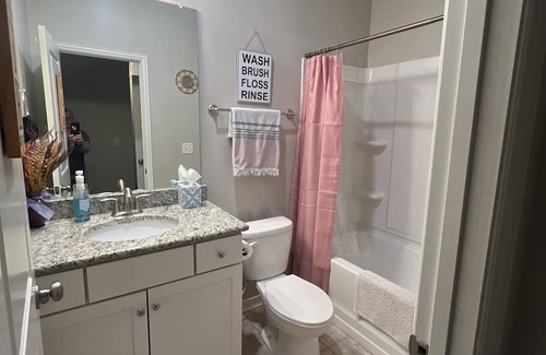 Spring Hill Haus | Professional Short Term Rental! Close to everything in Spring Hill! Pet Friendly