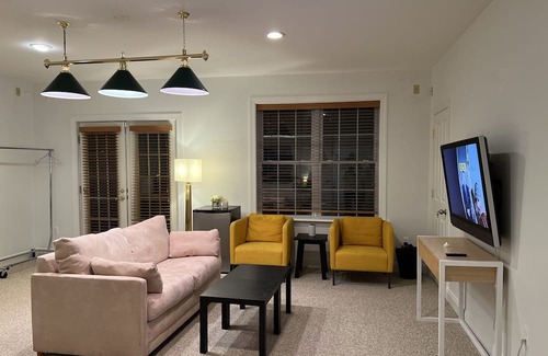 Idylwood Haus | Cozy 1B1B Suite Safe Community