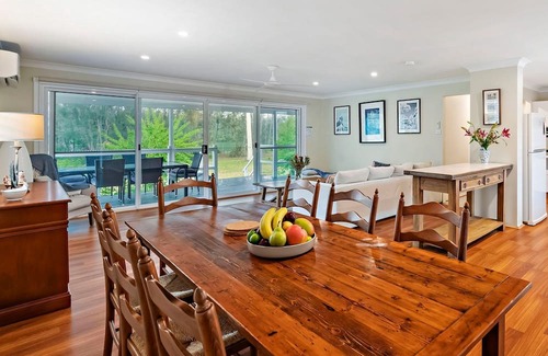 Dora Creek Haus | Spacious Waterfront Delight with Free Wifi. Spend some Lazy Dayz at Dora Creek