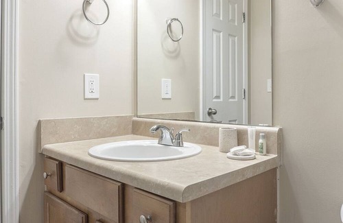 Conestee Wohnung | Modern Apartment in Prime Location (ID1269X899)