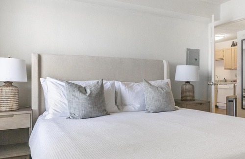 Biggs Field Wohnung | Modern Apartment in Prime Location (ID1266X956)