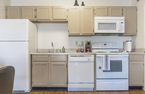 Biggs Field Wohnung | Modern Apartment in Prime Location (ID1266X956)