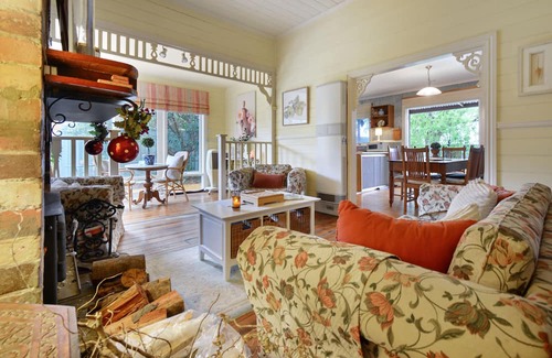 Drysdale Haus | 'Willow Cottage' Serene Stay in the Heart of Town