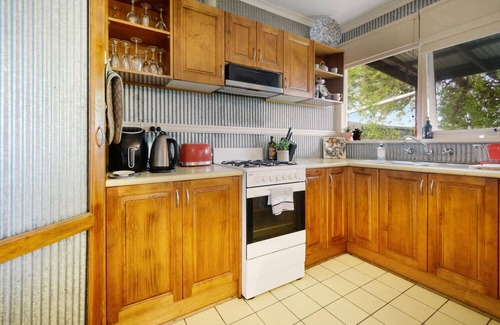 Drysdale Haus | 'Willow Cottage' Serene Stay in the Heart of Town
